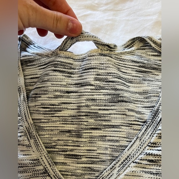 Lululemon T-shirt - Picture 4 of 5